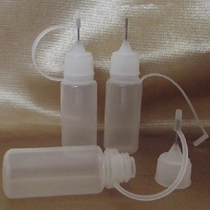Bouteille- flacon avec aiguille de remplissage vide et rechargeable pour bijou diffuseur de parfum  - 1