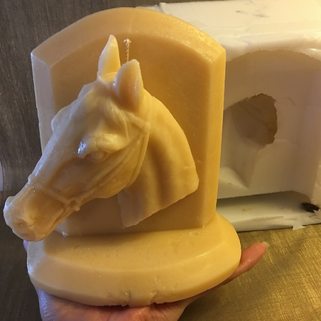 Bougie sculpture décorative artisanale cire naturelle de soja. Cheval 16 cm. Personnalisable  - 5