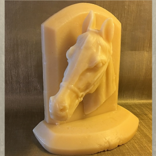 Bougie sculpture décorative artisanale cire naturelle de soja. Cheval 16 cm. Personnalisable  - 1 2