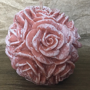 Bougie  décorative sculpture parfumée sucre roux artisanale boule de rose  - 1
