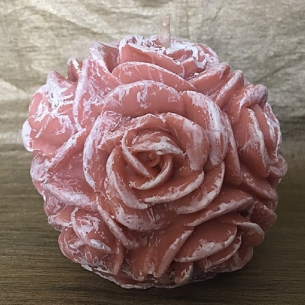 Bougie  décorative sculpture parfumée sucre roux artisanale boule de rose  - 1 2