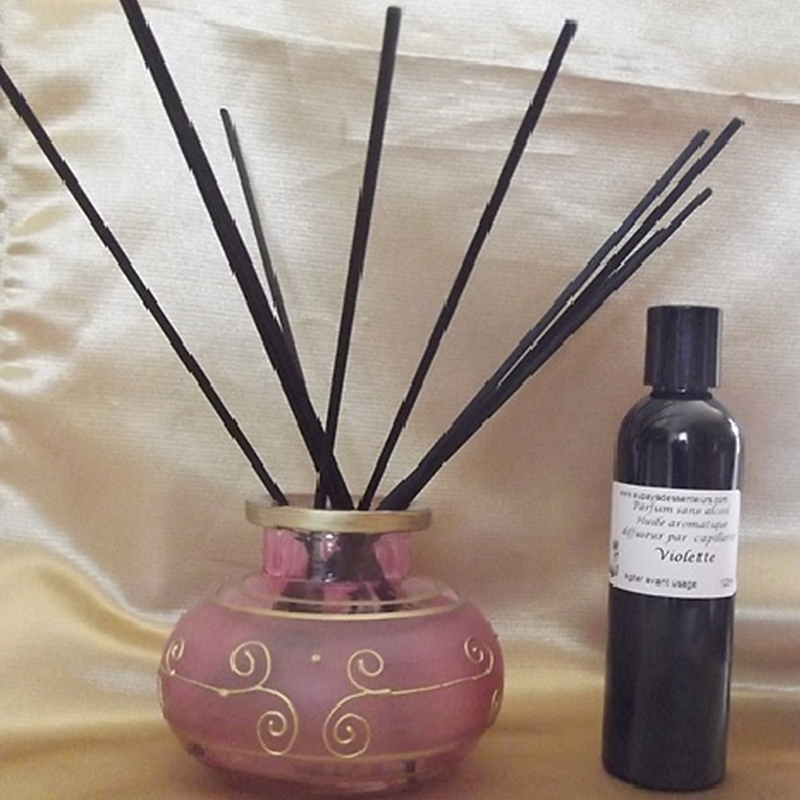 Diffuseur par capillarité bâtons en coton vase rose et frise or, parfum sans alcool  - 2