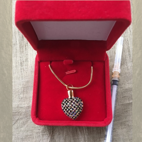 Collier Pendentif fiole Mémorial, fiole à parfum précieux CRISTAL DE SWAROVSKI artisanal cœur or dans écrin  - 4 Collier Pendentif fiole Mémorial, fiole à parfum précieux CRISTAL DE SWAROVSKI artisanal cœur or dans écrin  - 4