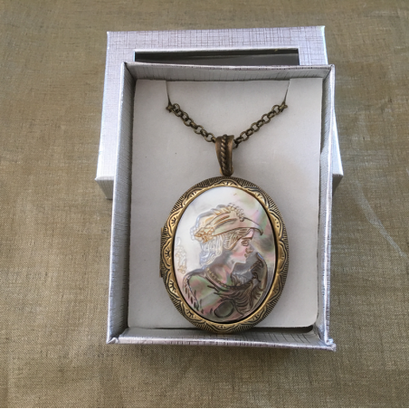 Collier pendentif porte photo, pilulier camé nacre d'Abalone, artisanal bronze  - 5