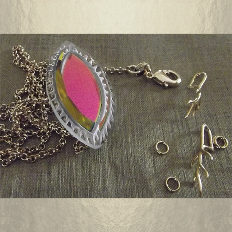 Collier pendentif vintage CRISTAL DE LUXE marquise plaqué or artisanal  - 5