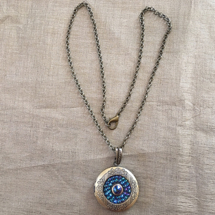 Collier pendentif porte photo Cristal de SWAROVSKI SCARABAEUS bronze artisanal  - 1 2