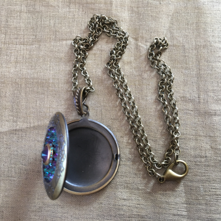 Collier pendentif porte photo Cristal de SWAROVSKI SCARABAEUS bronze artisanal  - 3