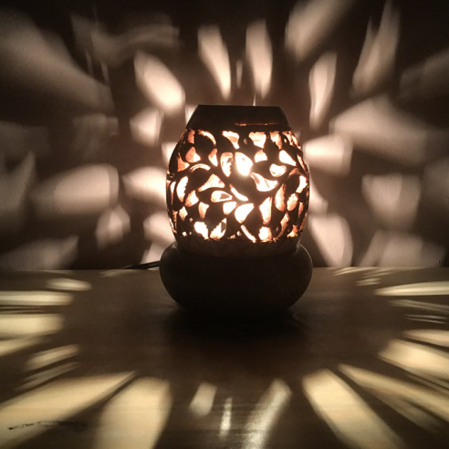 Lampe diffuseur de parfum pierre de lave feuille  artisanale