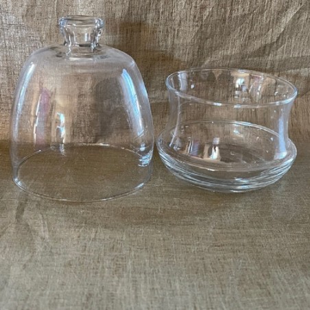 Bougie cloche parfumée artisanale cire naturelle de soja en main contenant ouvert