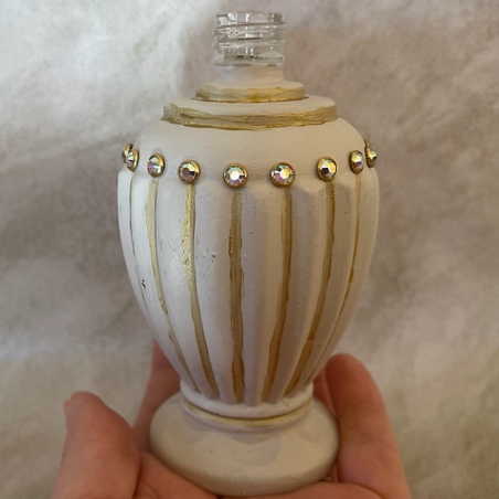 Vaporisateur de parfum poire peint Cristal de swarovski artisanal 110 ml porté