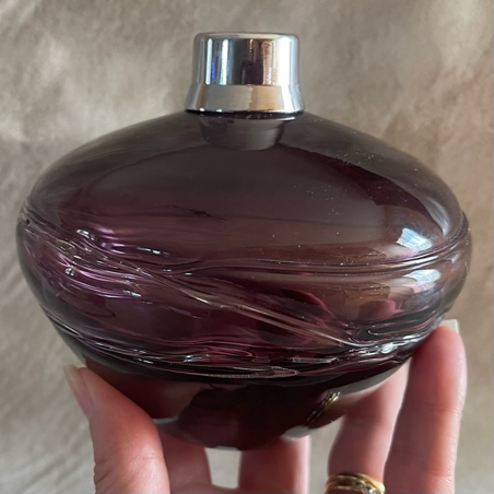 vaporisateur de parfum artisanal prune 470 ml en main