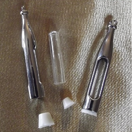 Pendentif Fiole à parfum en verre et métal argent forme allongée  - 1