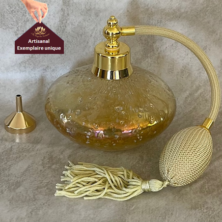 Vaporisateur de parfum artisanal en verre irisé martelé poire couleur or