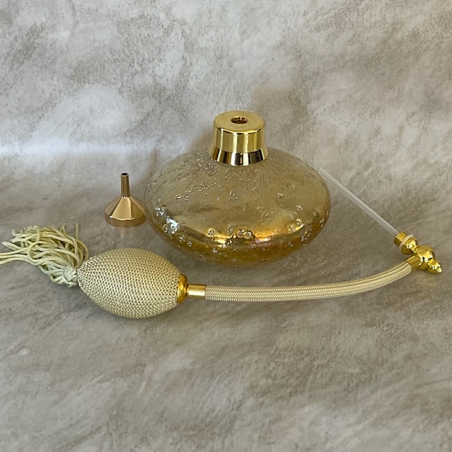Vaporisateur de parfum artisanal en verre irisé martelé poire couleur or ouvert