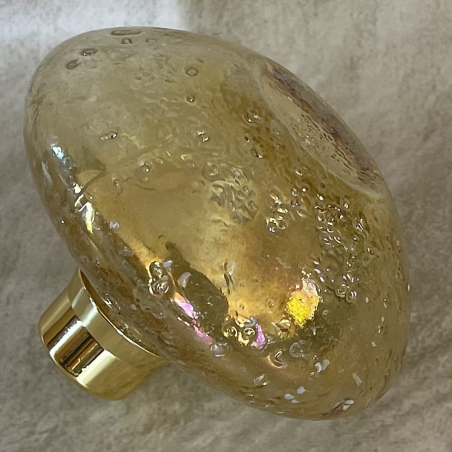 Vaporisateur de parfum artisanal en verre irisé martelé poire couleur or profil