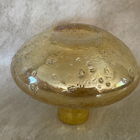 Vaporisateur de parfum artisanal en verre irisé martelé poire couleur or envers