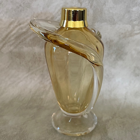 Vaporisateur de parfum artisanal poire moutarde dorée modèle drapé 150 ml profil