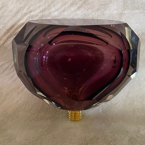 Vaporisateur de parfum poire artisanal en verre couleur aubergine taillé dans la masse 155ml envers Vaporisateur de parfum poire artisanal en verre couleur aubergine taillé dans la masse 155ml envers