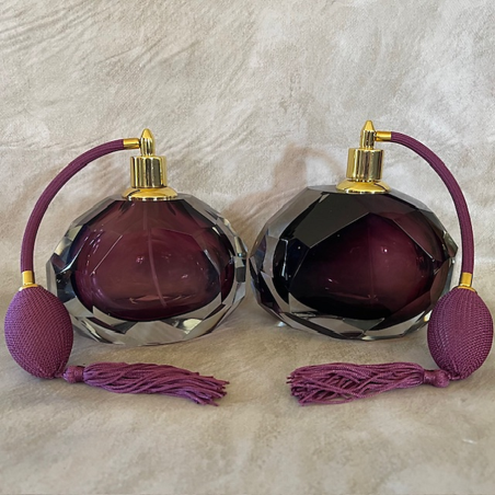 Vaporisateur de parfum poire artisanal en verre couleur aubergine taillé dans la masse 155ml différent