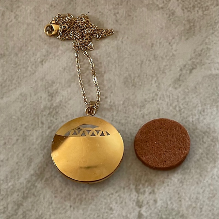 Collier pendentif diffuseur de parfum Fleur de vie artisanal strass CRISTAL DE LUXE Fire opal AB envers