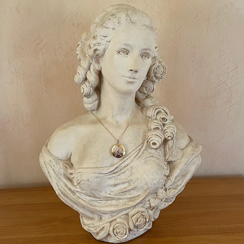 Collier pendentif diffuseur de parfum Fleur de vie artisanal strass  CRISTAL DE LUXE  Fire opal AB porté