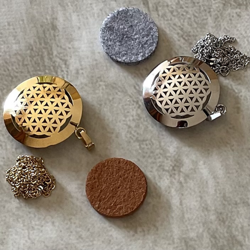 Collier pendentif diffuseur de parfum Fleur de vie artisanal CRISTAL DE LUXE   support