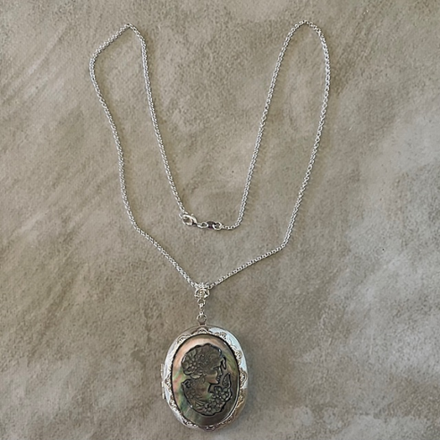 Collier pendentif porte photo, pilulier camé nacre d'Abalone, artisanal argent  en long