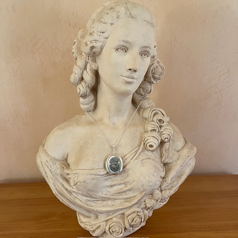 Collier pendentif porte photo, pilulier camé nacre d'Abalone, artisanal argent  porté