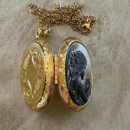 Collier pendentif porte photo, pilulier camé nacre d'Abalone artisanal or envers