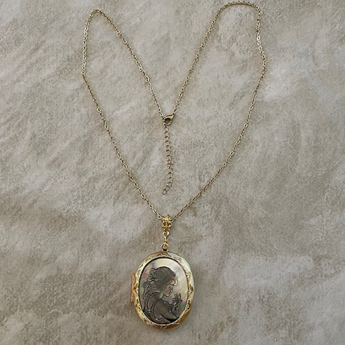 Collier pendentif porte photo, pilulier camé nacre d'Abalone artisanal or entier