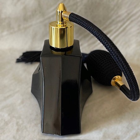 Vaporisateur de parfum vide et rechargeable triangle noir