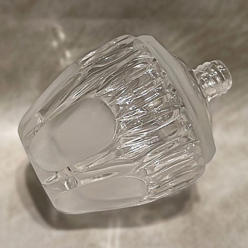 Vaporisateur de parfum artisanal en cristal atomiseur poire noire  profil