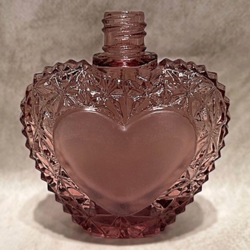 Vaporisateur de parfum cœur artisanal en cristal rose droit Vaporisateur de parfum cœur artisanal en cristal rose droit