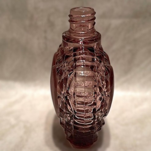 Vaporisateur de parfum cœur artisanal en cristal vieux rose profil droit Vaporisateur de parfum cœur artisanal en cristal vieux rose profil droit