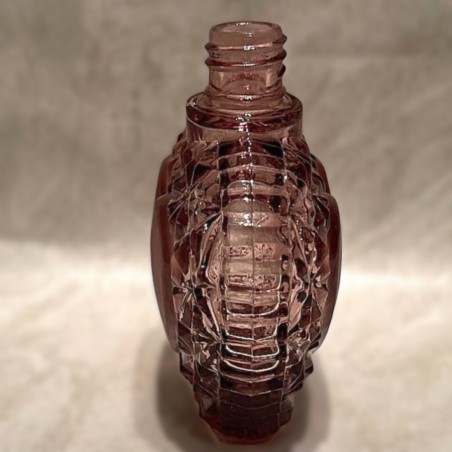 Vaporisateur de parfum cœur artisanal en cristal vieux rose profil droit