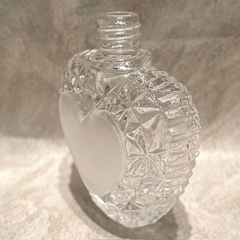 Vaporisateur de parfum cœur artisanal en cristal profil