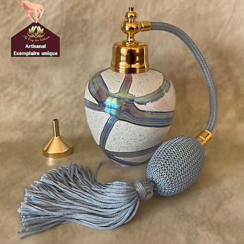 Vaporisateur de parfum en cristal irisé boule gris bleue