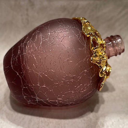 Vaporisateur de parfum artisanal poire lie de vin penché