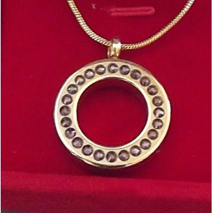 Collier artisanal Pendentif fiole Mémorial, fiole à parfum précieux orné de strass CRISTAL AUTRICHIEN LILAC SHADOW or gros plan