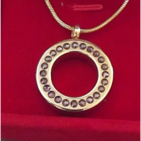 Collier artisanal Pendentif fiole Mémorial, fiole à parfum précieux orné de strass CRISTAL AUTRICHIEN LILAC SHADOW or gros plan