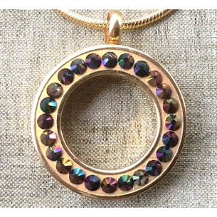 Collier artisanal Pendentif fiole Mémorial, fiole à parfum précieux orné de strass CRISTAL AUTRICHIEN Raimbow dark or gros plan