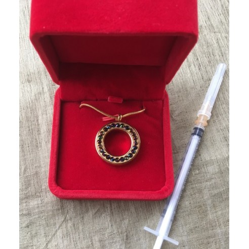 Collier artisanal Pendentif fiole Mémorial, fiole à parfum précieux orné de strass CRISTAL AUTRICHIEN Raimbow dark or dans écrin