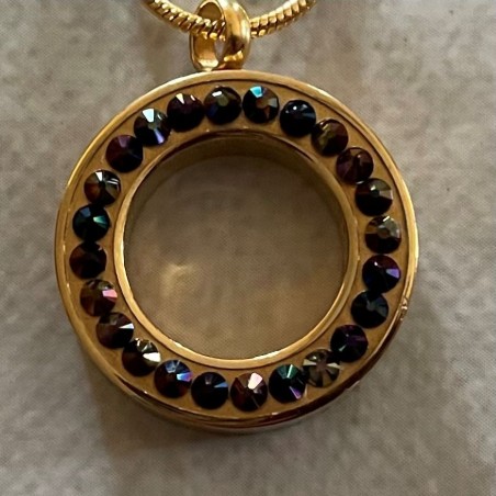 Collier artisanal Pendentif fiole Mémorial, fiole à parfum précieux orné de strass CRISTAL DE LUXE raimbow dark or gros plan