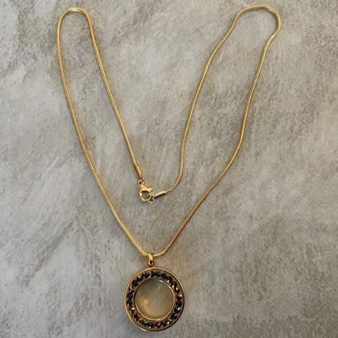 Collier artisanal Pendentif fiole Mémorial, fiole à parfum précieux orné de strass CRISTAL DE LUXE raimbow dark en long