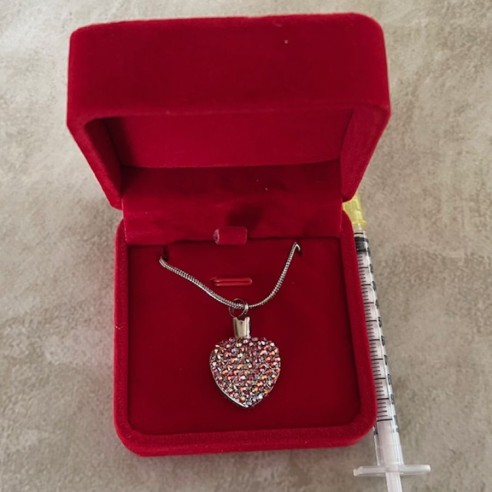 Collier artisanal Pendentif fiole Mémorial, fiole à parfum précieux argent orné de strass CRISTAL DE LUXE HYACINTH AB écrin