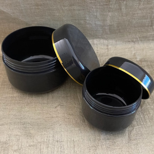 Crème naturelle pour le visage et le corps au beurre de karité contenant