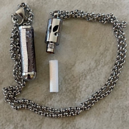 Collier pendentif diffuseur de parfum cuir et Chrome artisanal exclusivité Au pays des senteurs