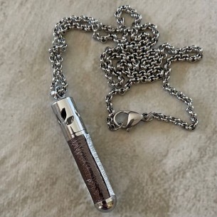 Collier pendentif diffuseur de parfum cuir et Chrome artisanal