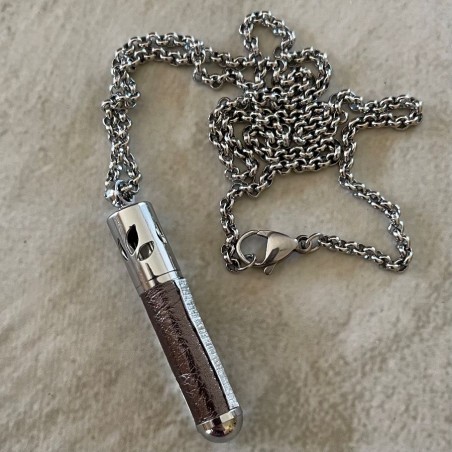 Collier pendentif diffuseur de parfum cuir et Chrome artisanal Marque Au pays des senteurs