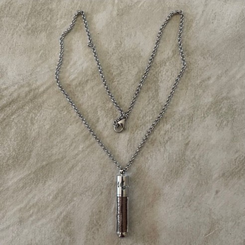 Collier pendentif diffuseur de parfum cuir glacé gris anthracite et Chrome artisanal Marque Au pays des senteurs